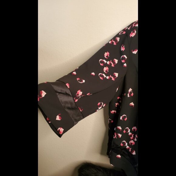 Alfani Charmeuse V-Hem Floating Geode Top Plus - Picture 5 of 6